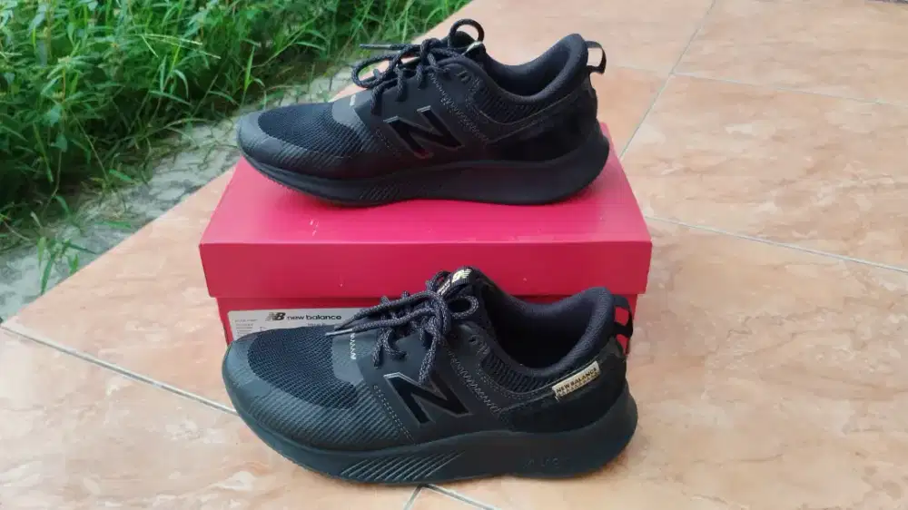 WTS Sepatu New Balance NB 900 Hitam Bekas Second Size 42