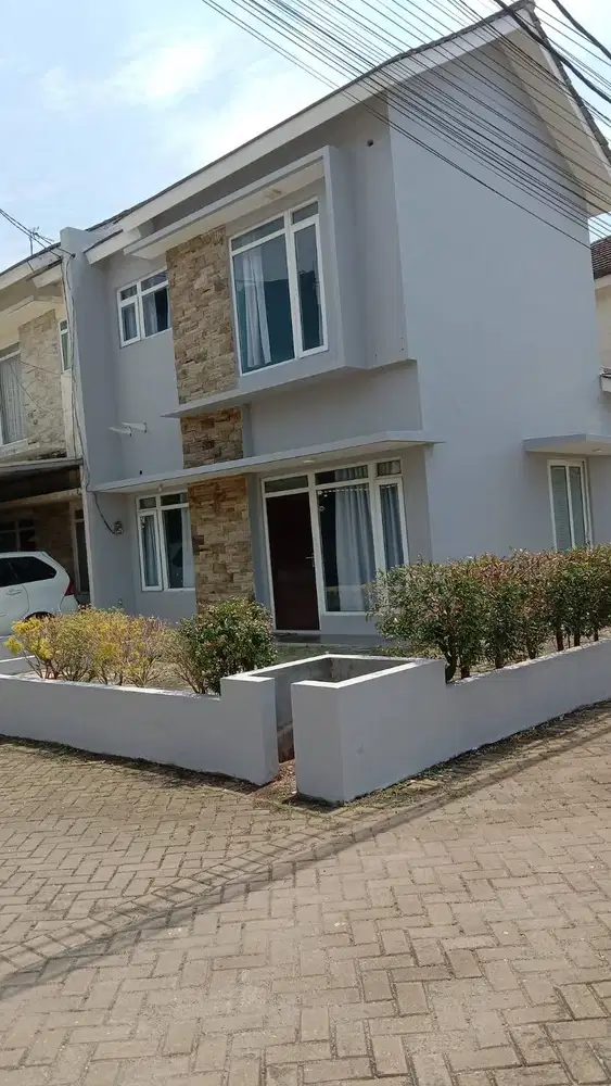 DISEWAKAN Rumah Bagus Dalam Cluster, Depok, Sawangan, Pasir Putih.