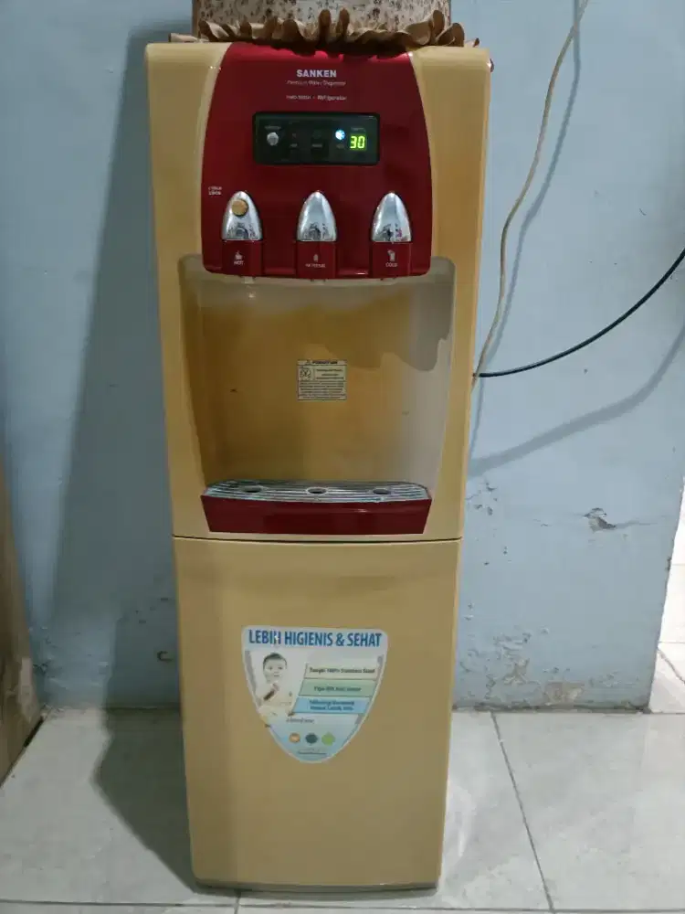 Sanken Dispenser + Kulkas bawah