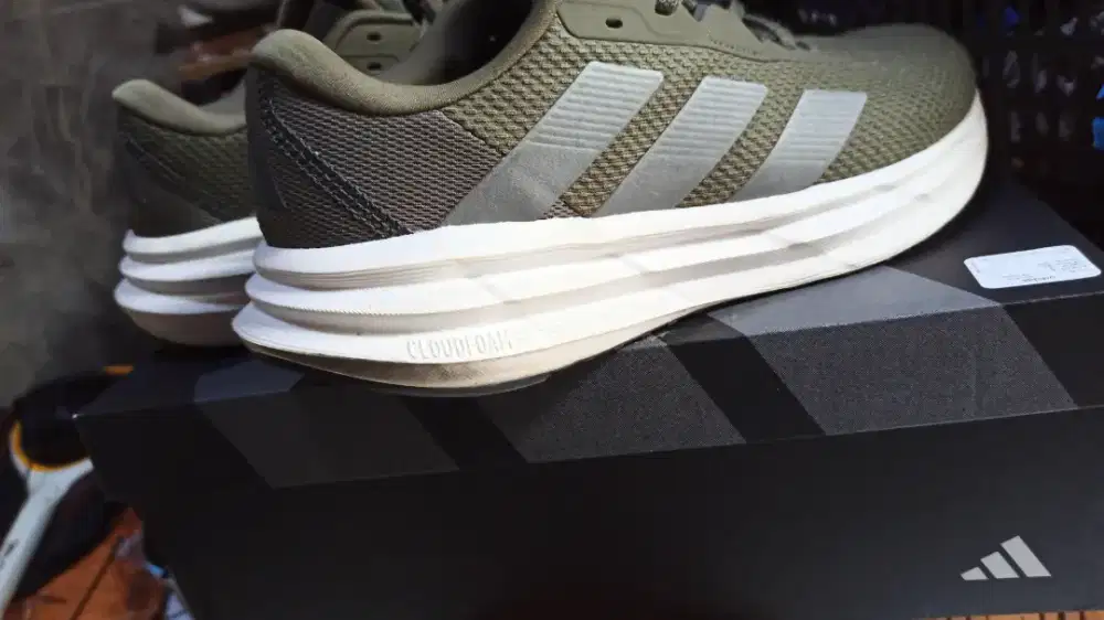 Dijual Sepatu runing Adidas