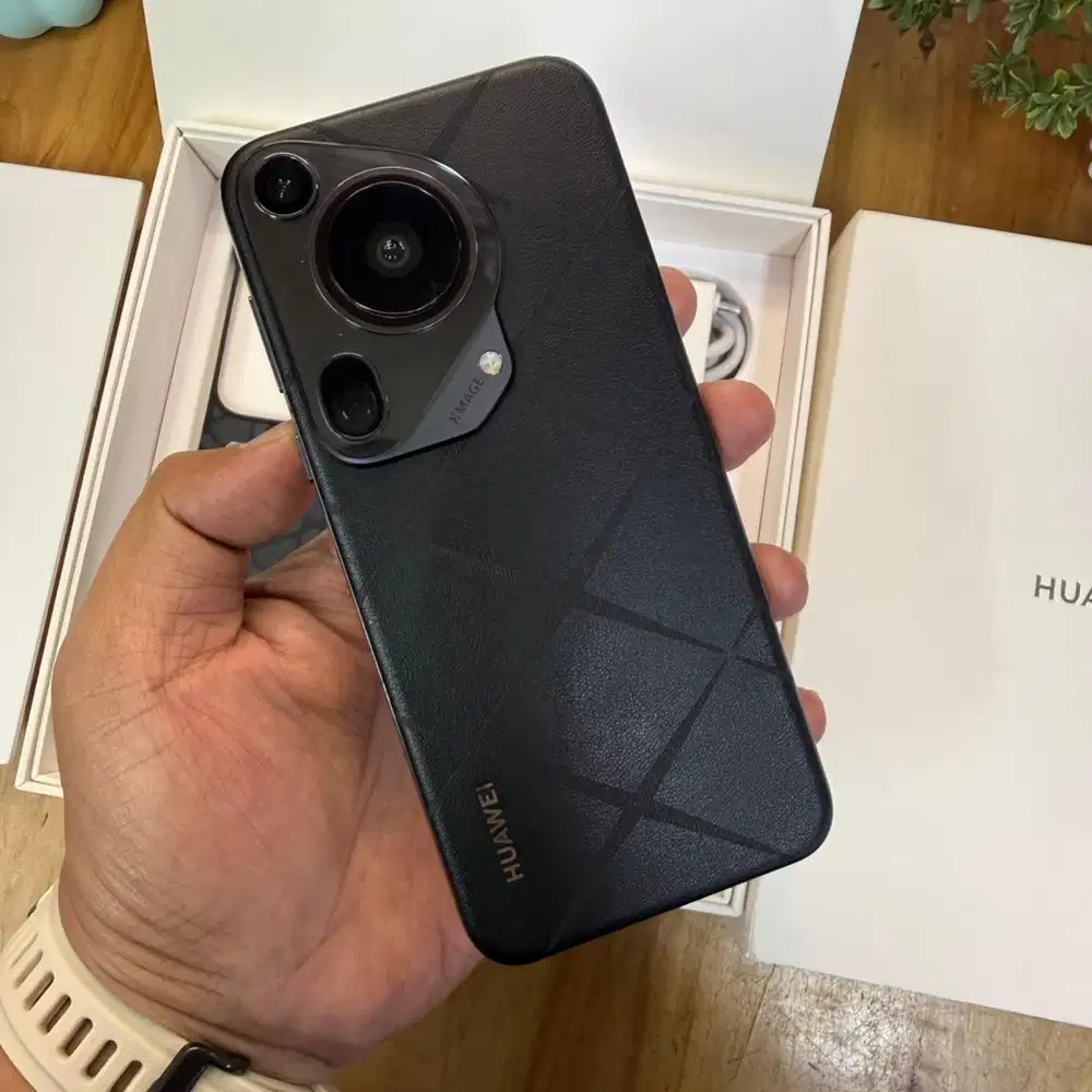 Huawei Pura 70 Ultra 16/512GB Black Garansi resmi Huawei Juli 2027