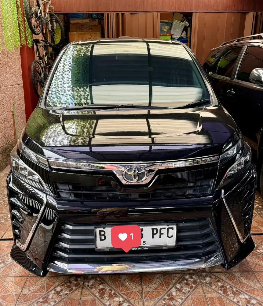 Jual Toyota VOXY AT 2017/18 Hitam
