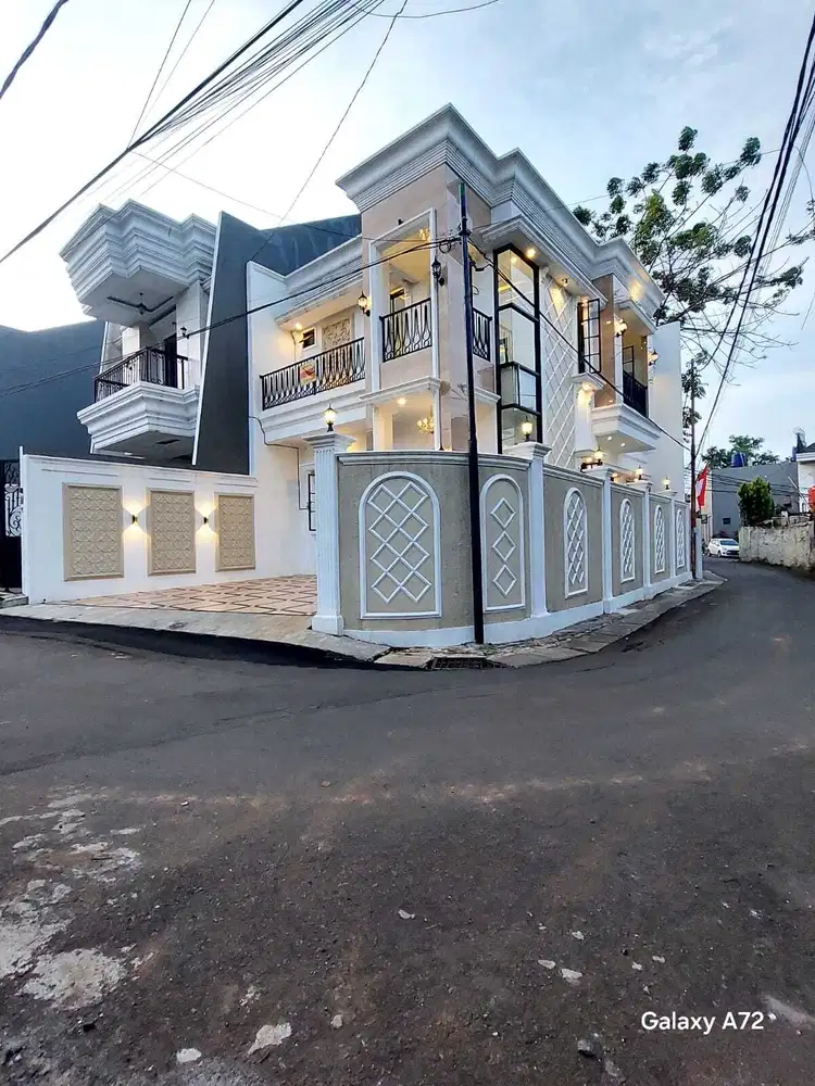 Rumah Mewah Siap Huni Di Hook  Hadap Timur Dan Selatan