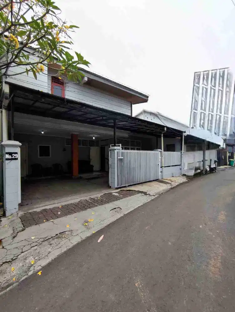 Rumah Lokasi Strategis di Area Pancoran / dekat Patra Kuningan