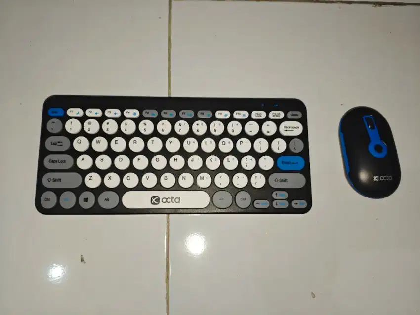 WIRELESS KEYBOARD DAN MOUSE OCTA