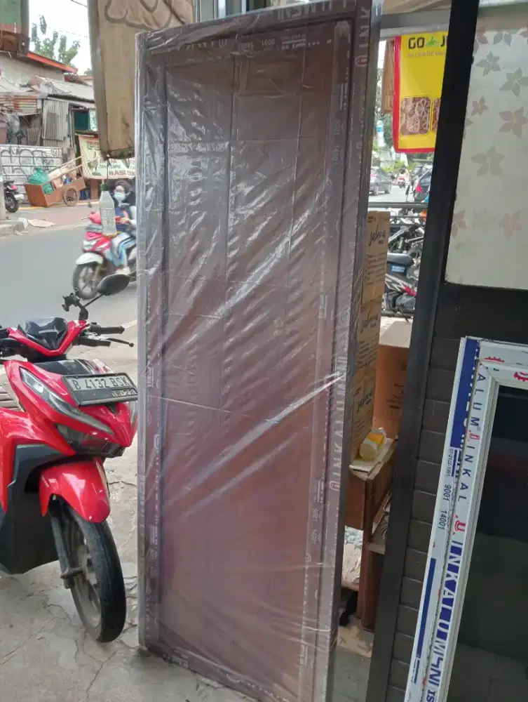 Pintu Aluminium Urat Kayu
