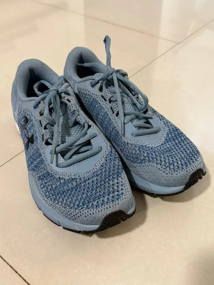Sepatu Under Armour Size 42