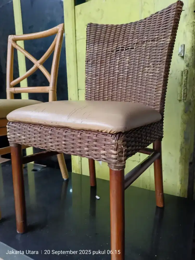 Kursi bekas rotan