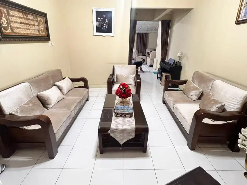 Sofa satu set, 1-2-3 set dan meja. Semua jati