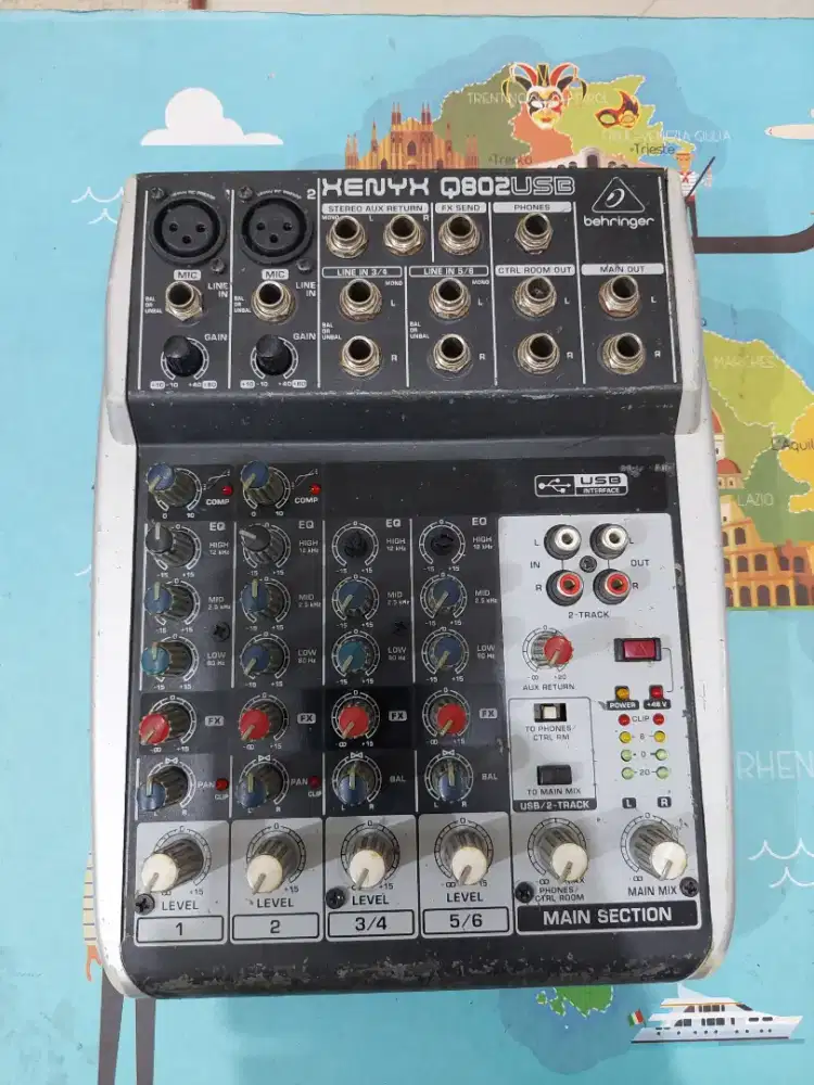 Mixer behringer xenyx q802 USB