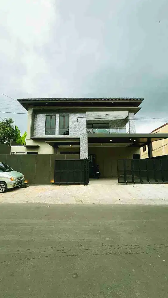 Rumah Mewah Semi Furnished, Pinggir Jalan Aspal, Dekat Waterboom Jogja