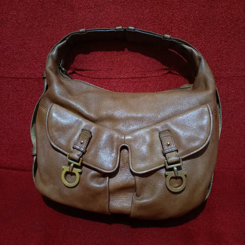 Tas wanita salvatore ferragamo authentic