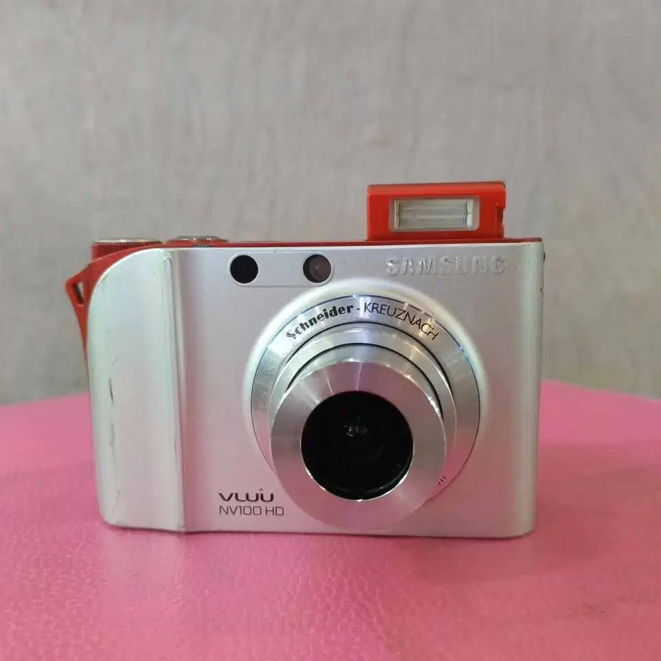 Kamera pocket Digicam Samsung NV100 HD Touchscreen