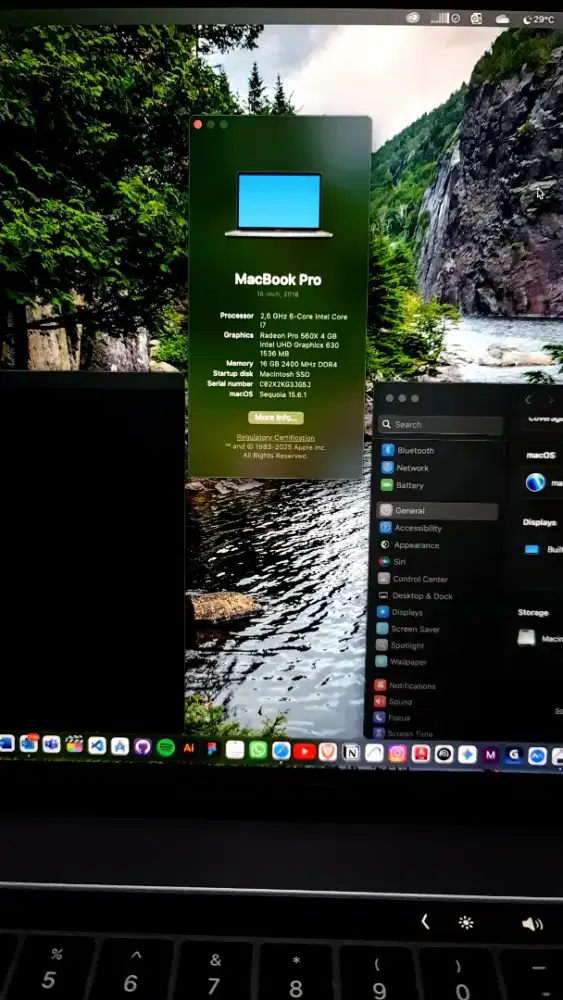 Apple Macbook Pro 2018 15 inch silver grey