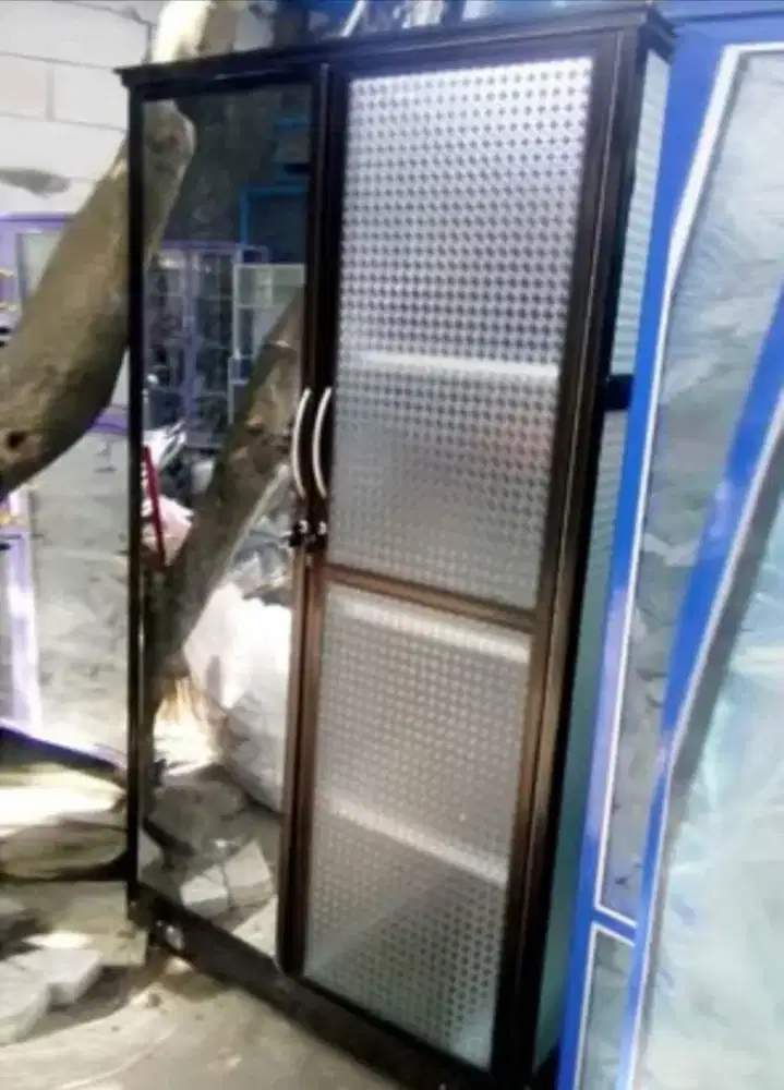 Lemari Pakaian Aluminium Frame Coklat Kaca Es 2 Pintu