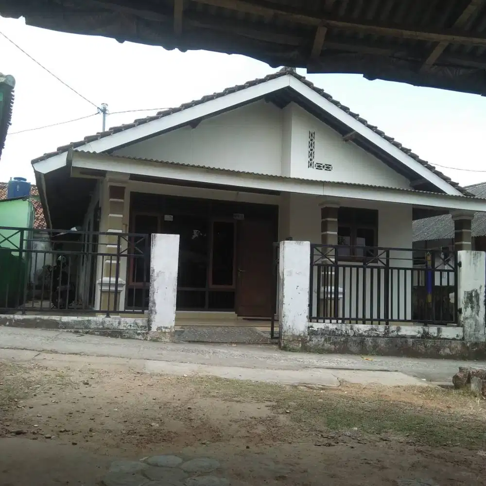 Rumah 3 Kamar Tidur Lokasi di Kota Metro