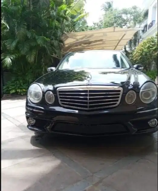 MERCEDEZ BENZ E240 (2005)