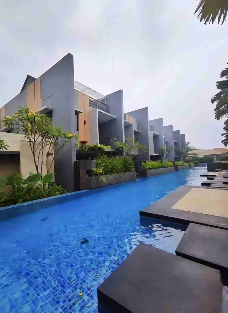 DISEWAKAN 
RUMAH FULLY FURNISHED DALAM TOWNHOUSE 
KEMANG JAKARTA SELATAN