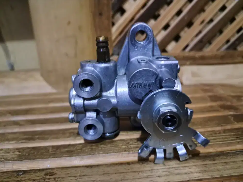 Pompa oli samping Ninja R