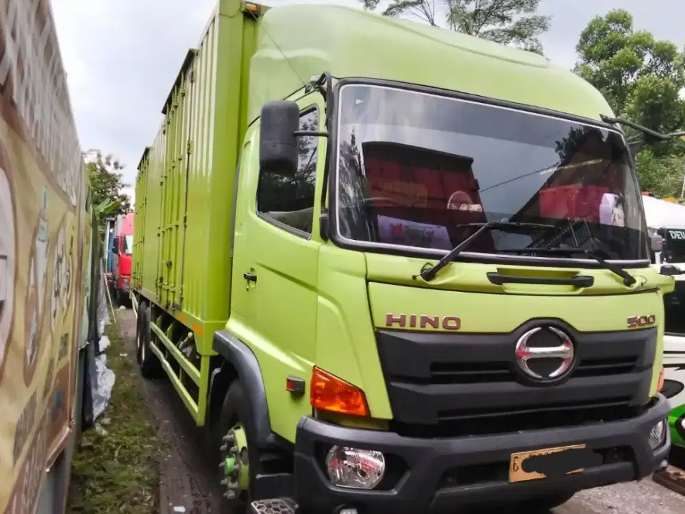 Hino FL235JW.warna hijau.kondisi terawat