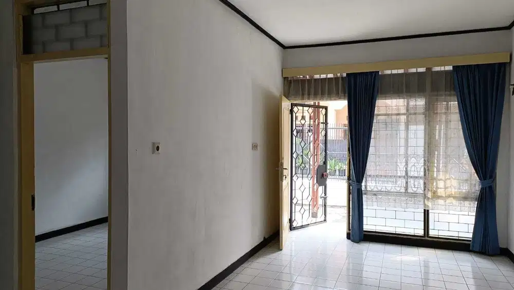 28,5 jt Disewakan Rumah TKI 1 Taman Kopo Indah 1 lt 95 m2 kt 2 km 1
