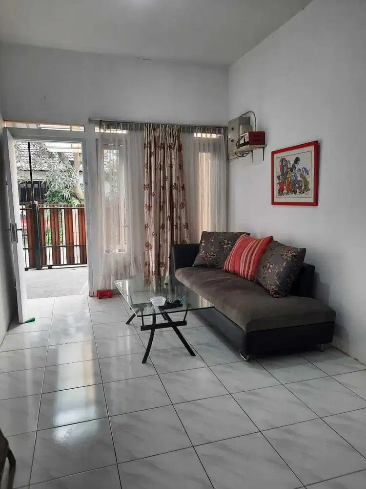 42,5 jt Disewakan Rumah Taman Holis Indah  lt 90  lb 140 kt 4 km 2