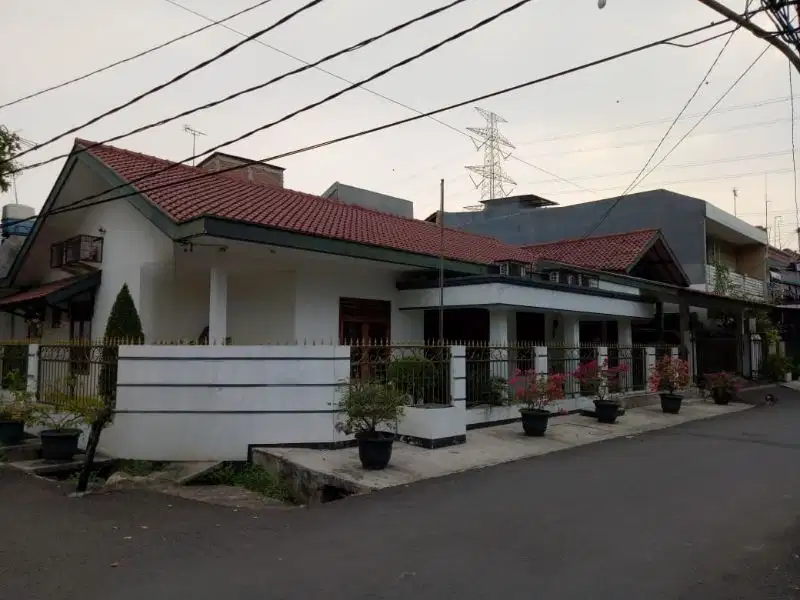 Rumah Strategis dalam Komplek perumahan di Duren Sawit