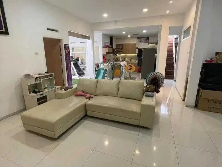 Rumah Tengah Kota Sayap Cihampelas Bawah