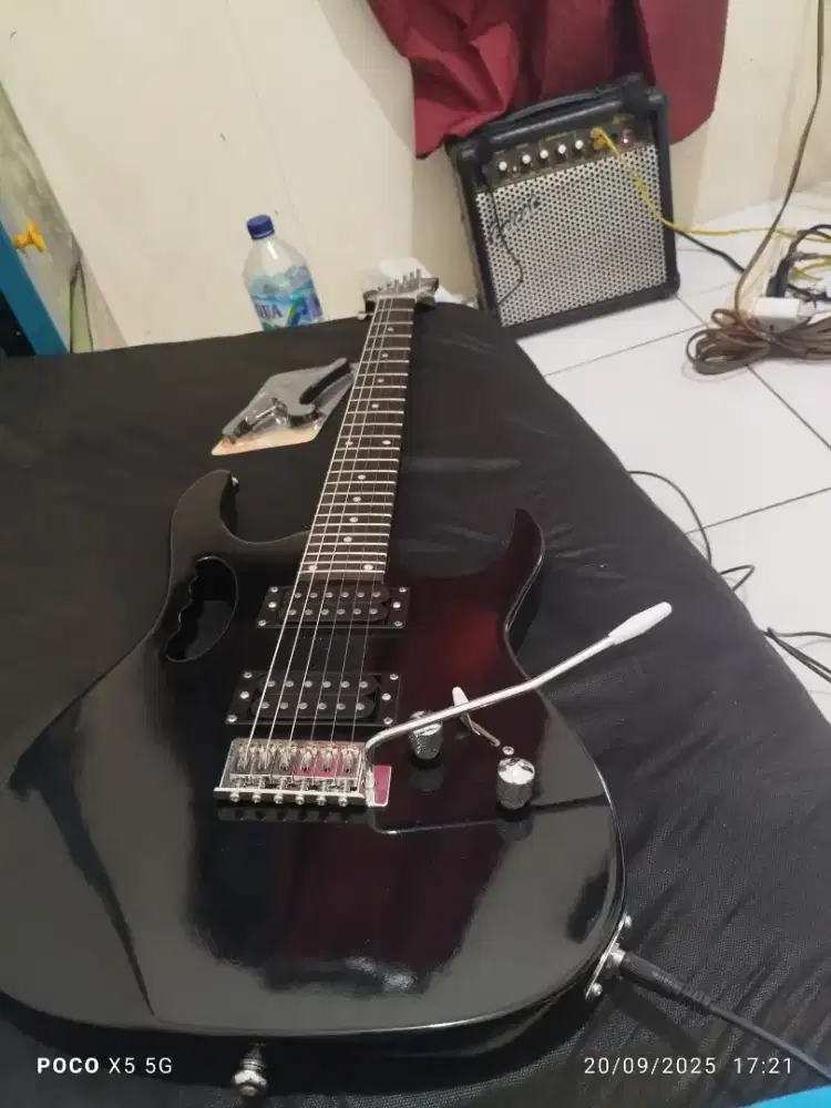 Gitar ibanez custom mantap