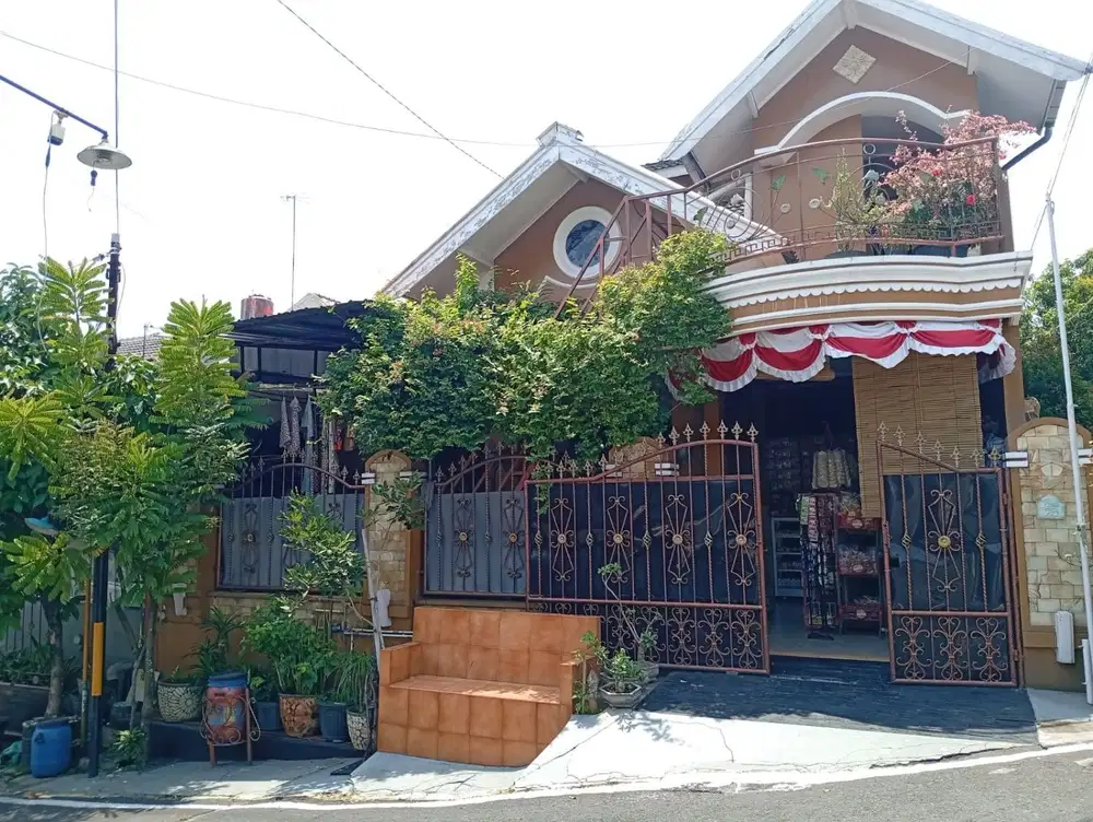 Rumah Mewah 2 Lantai Ngaliyan – 5 Kamar, Balkon, Carport, Dekat McD & RS Permata Medika