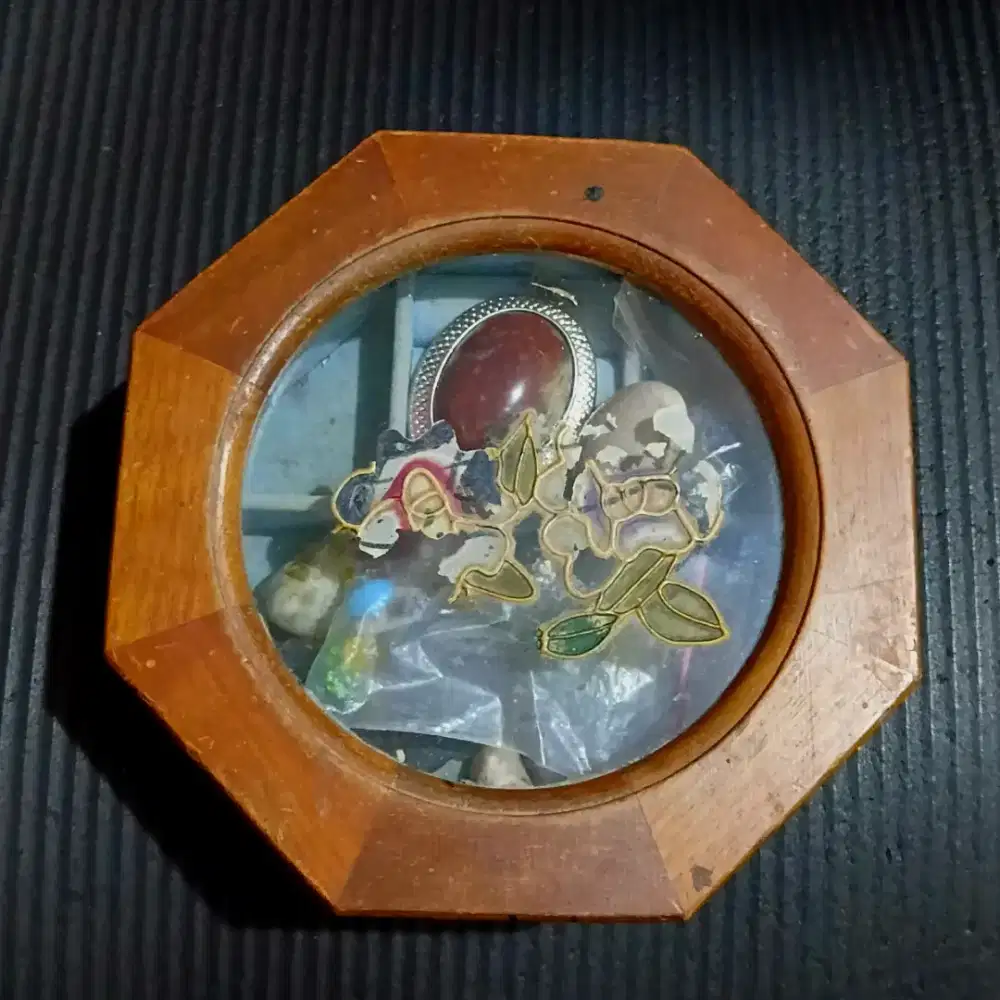 Wadah perhiasan jaman dulu