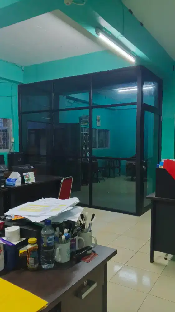 Partisi aluminium kaca