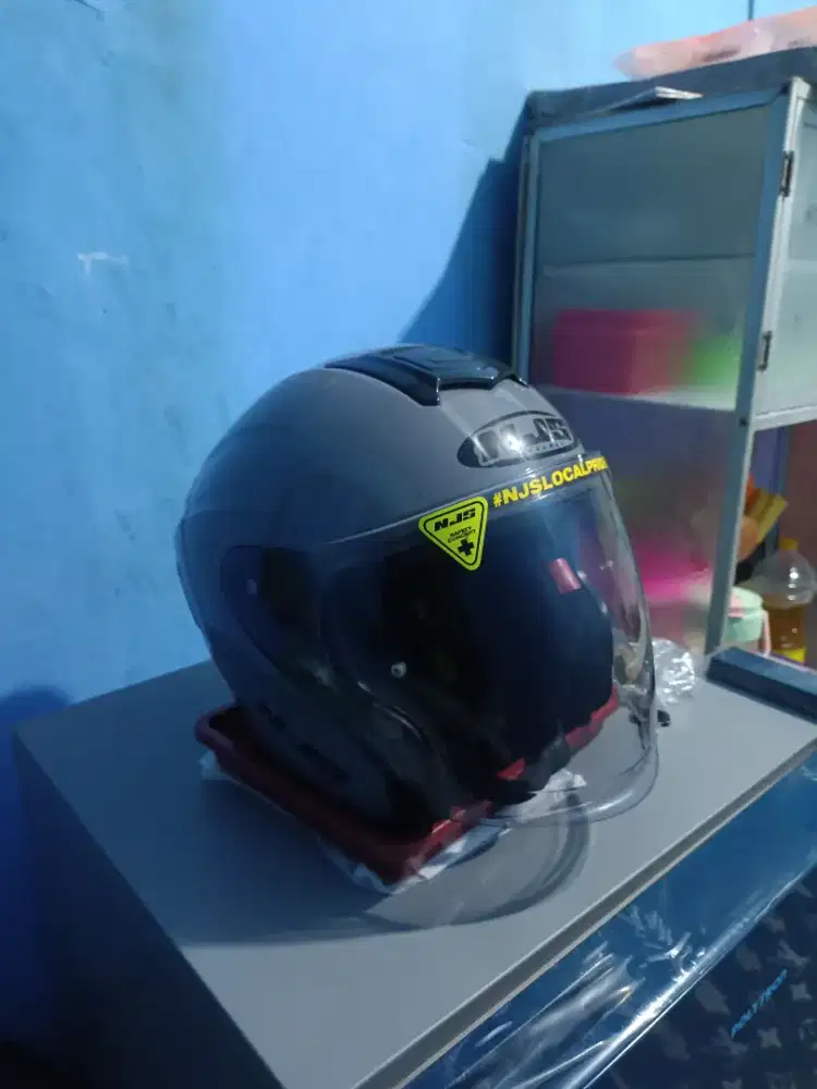Helm njs kairoz mulus no minus lecet pake