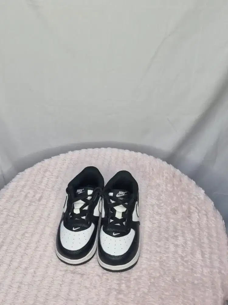 Sepatu Balita Nike Force 1 LV 82
Size 25 atau 14cm
