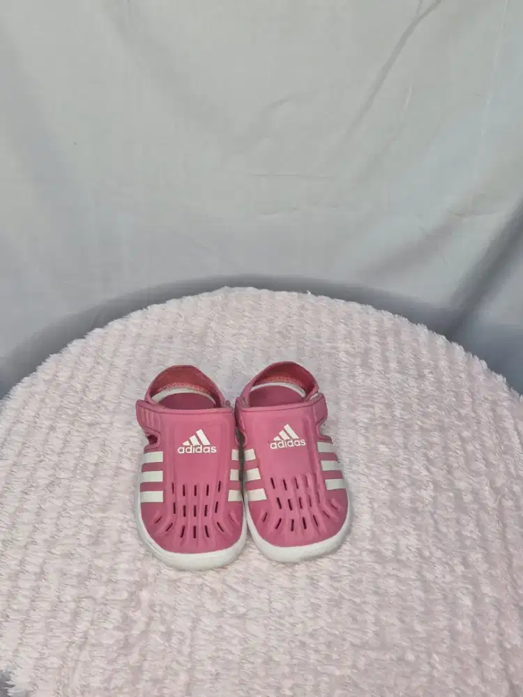 Sandal anak Balita perempuan Adidas Water sandal
Size 23 atau 13,2 cm