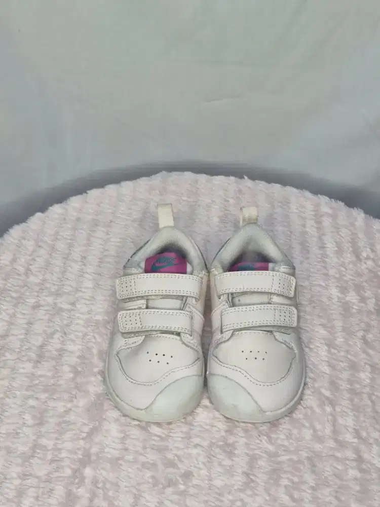Sepatu anak Balita Nike Pico 5
Size 22 (13Cm)