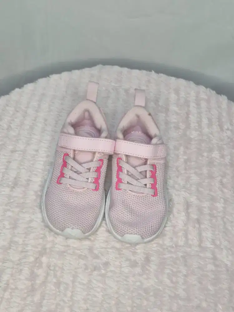 Sepatu anak Balita perempuan Puma Flyer Runner V Inf
Size 23 (14,5cm)