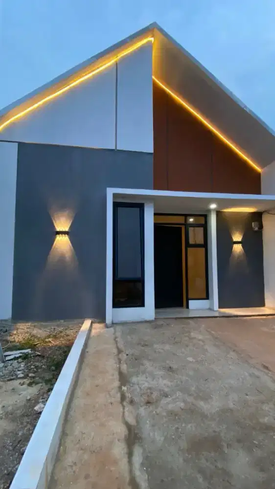 Rumah baru bebas banjir akses masuk mobil