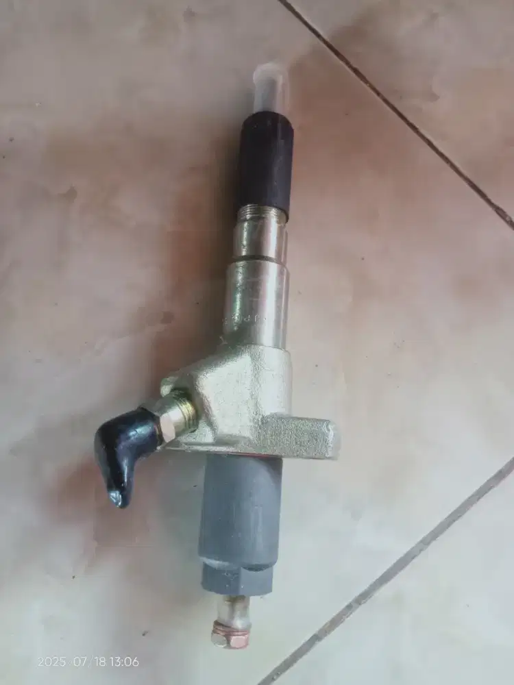 Injector hyundai excavator