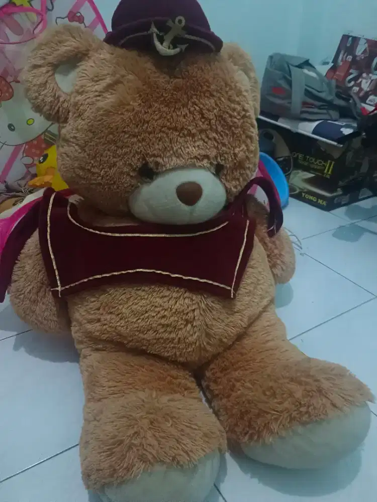 Boneka beruang besar