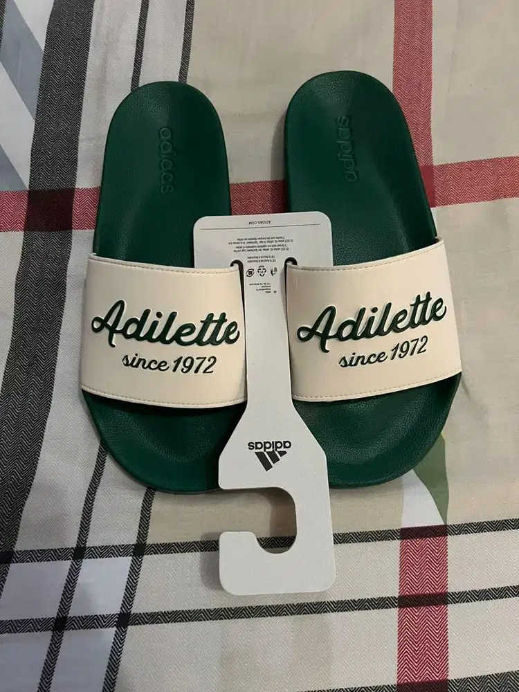 Sandal adidas adilette original resmi