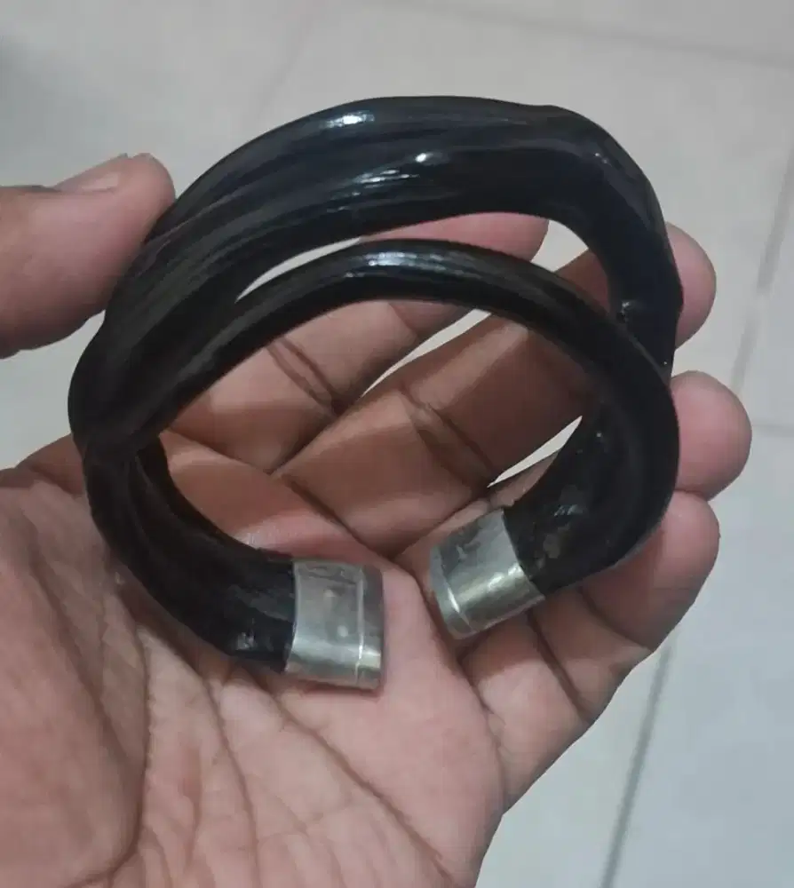 Gelang unik berkhasiat