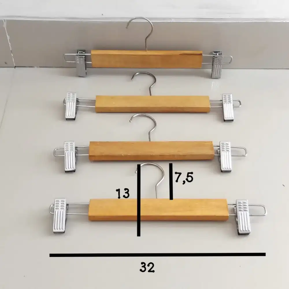 Gantungan Baju Kayu 4pcs