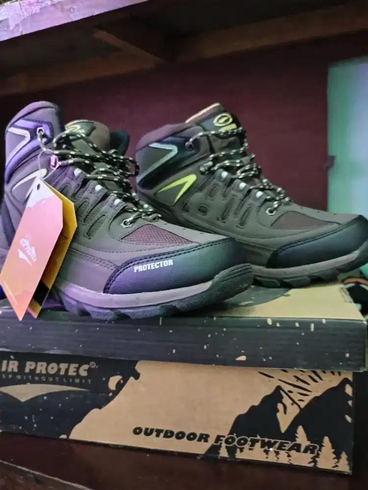 Sepatu Gunung Air Protec size 44