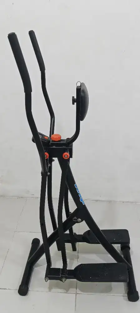 JUAL ALAT FITNES TREADMILL PRIBADI KONDISI SPT BARU JARANG PAKAI