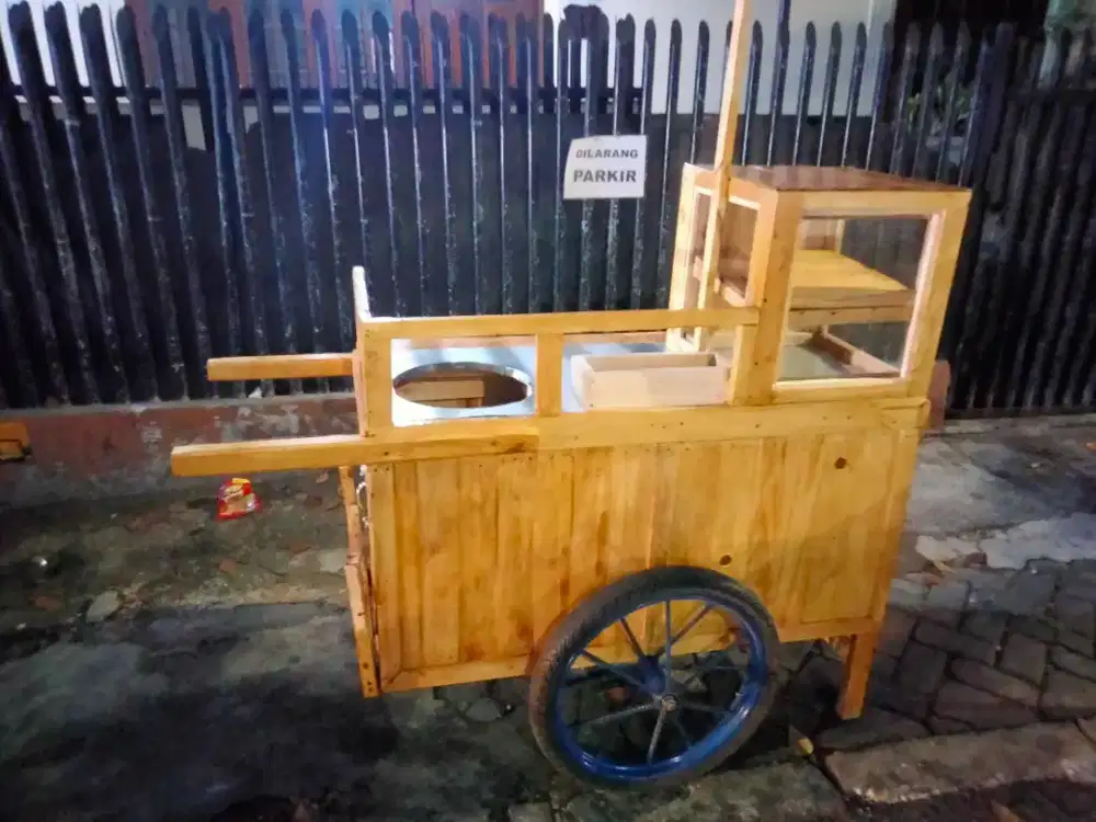 gerobak cilok, sempol, bakso tusuk, dll