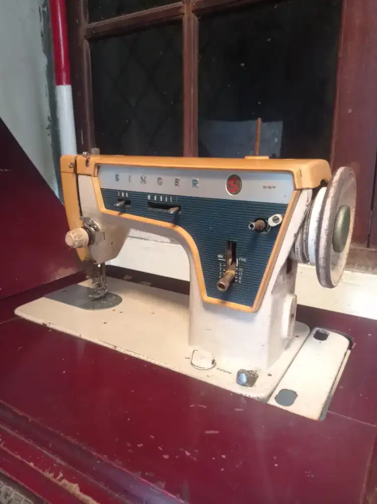 Di Jual Mesin Jahit Antik Singer 237