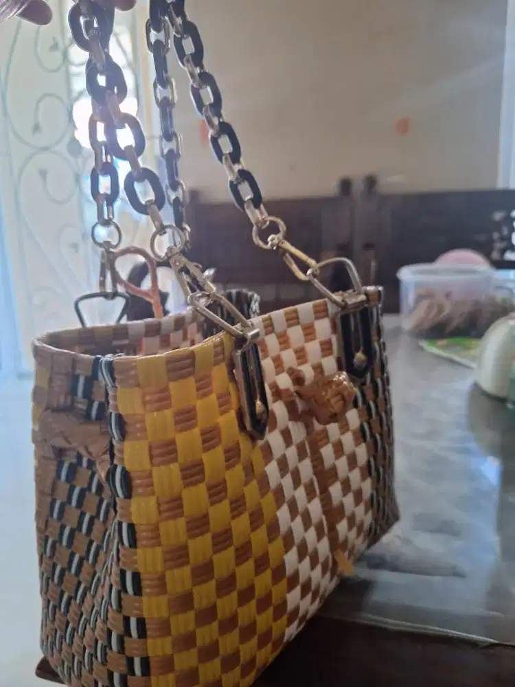 Tas anyam jali no minus