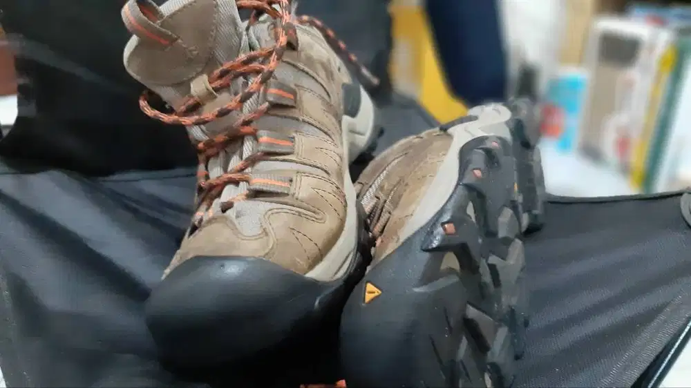 SEPATU GUNUNG PRIA Merk KEEN