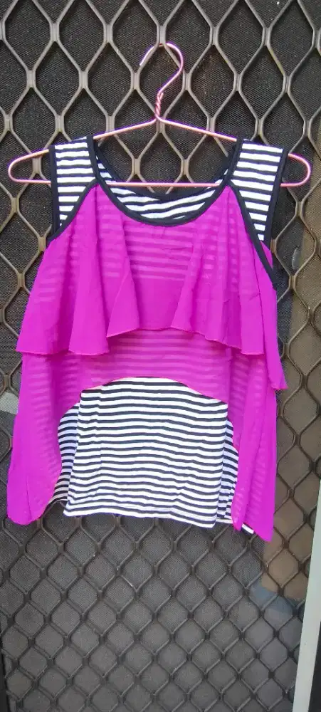 Preloved Atasan sabrina ungu salur